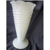 Image 2 : Fenton Hobnail Milkglass A