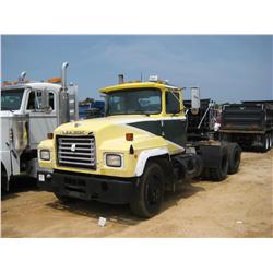 2001 MACK RD688S T/A TRUCK TRACTOR