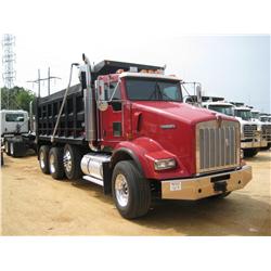 2007 KENWORTH T800 TRI-AXLE DUMP