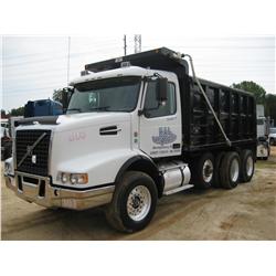 2007 VOLVO TRI-AXLE DUMP