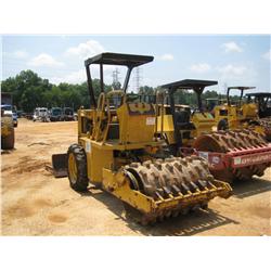 CAT CP323 VIBRATORY ROLLER