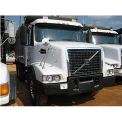2002 VOLVO TRI-AXLE DUMP