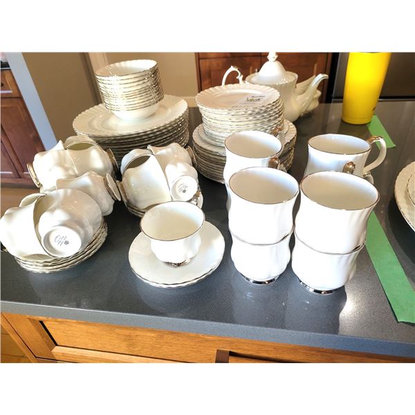 Royal Albert 'Chantilly' Pattern