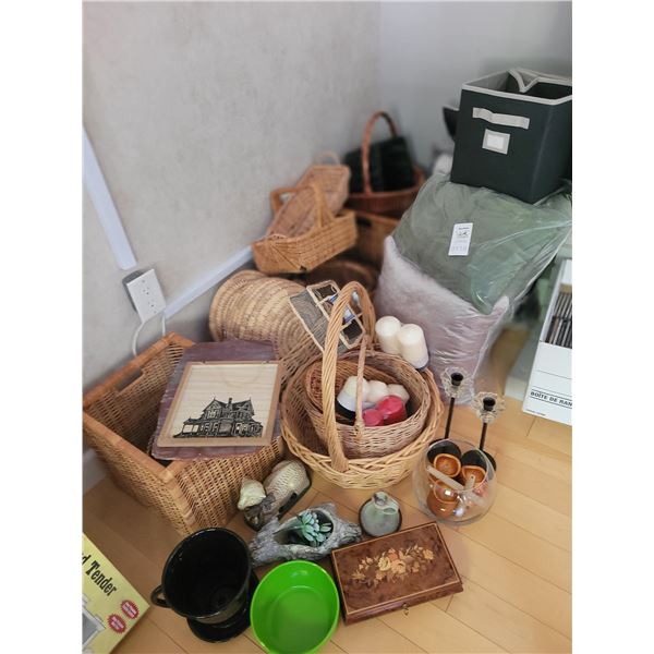 Baskets, Pillows Decor A