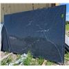 Image 1 : ONSITE: LARGE BLACK GRANITE SLAB WITH WHITE