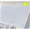 Image 1 : ONSITE: LARGE WHITE GRANITE SLAB WITH GRAY AND