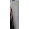 Image 1 : ONSITE: LARGE WHITE GRANITE SLAB W/ GRAY SPECKLES