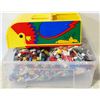 Image 1 : LEGO 90'S PARROT SCOOPER WITH BRICKS
