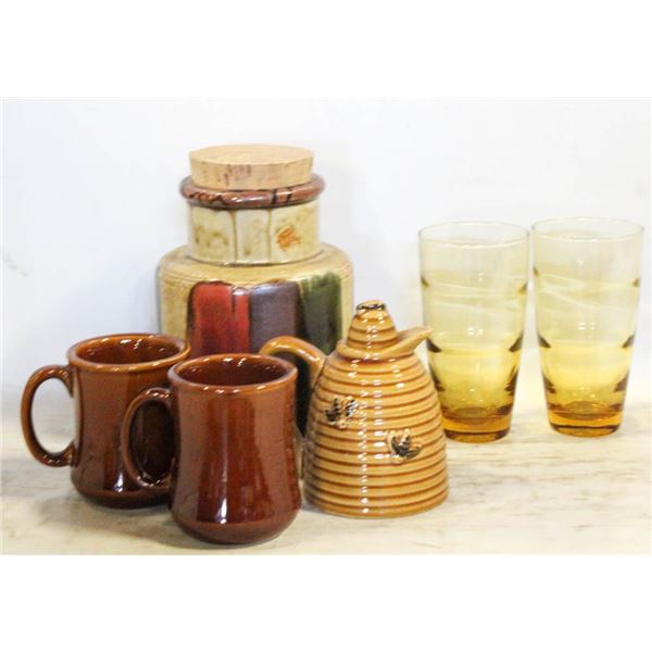 VINTAGE KITCHEN JAR AND 2 BROWN MUGS AND
