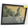 Image 1 : 11" X 17" FRAMED PHOTO JOKER