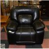 Image 1 : BLACK LEATHER CHAIR