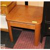 Image 1 : OAK SIDE TABLE 22" X 22" X 19"