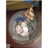 Image 1 : PAIR OF SEASHELL DISHWARE WITH GENUINE