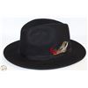 Image 2 : 100% WOOL BLACK WESTERN HAT, MOOSE PIN AT SIDE
