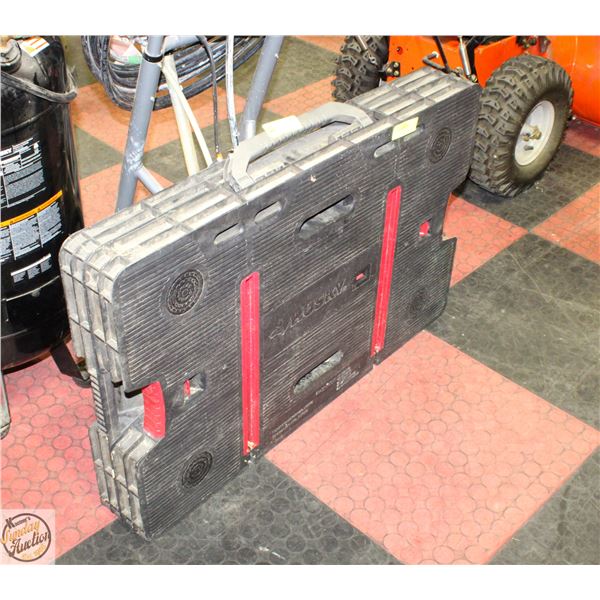 HUSKY PORTABLE WORK BENCH
