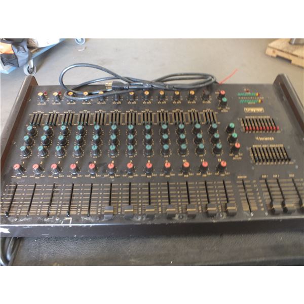 Traynor 12 201 Vintage Mixing Board