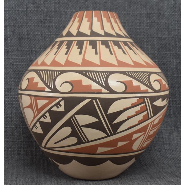 JEMEZ POTTERY VASE (GERALDINE SANDIA)
