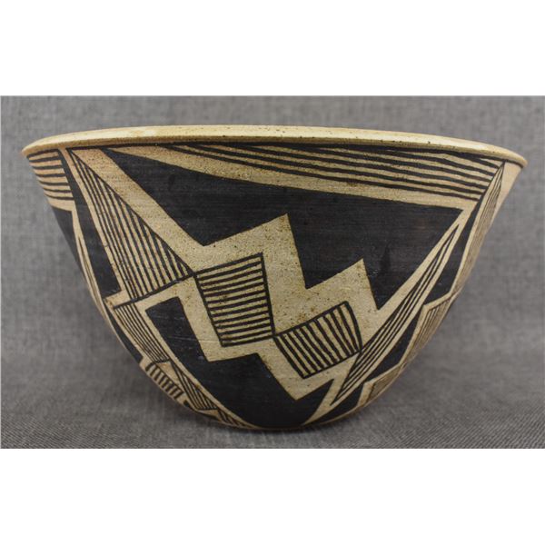 DECORATIVE CERAMIC BOWL (NEZ)