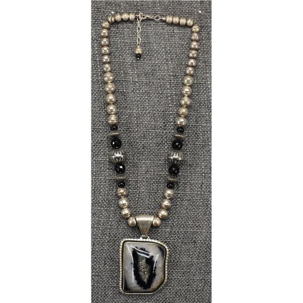 NAVAJO NECKLACE AND PENDANT (M)