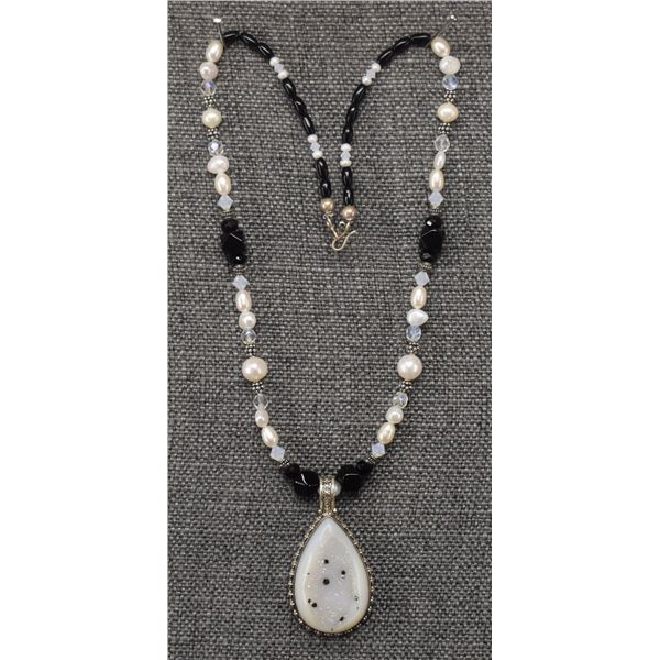 NAVAJO NECKLACE (LINDA JOHNSON)