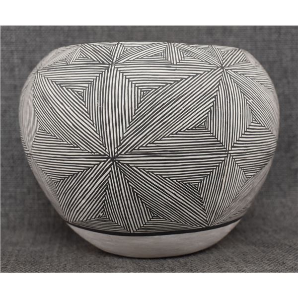 ACOMA POTTERY JAR