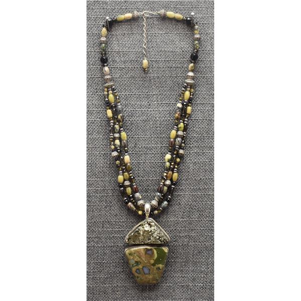 NAVAJO NECKLACE ( B. JOHNSON)