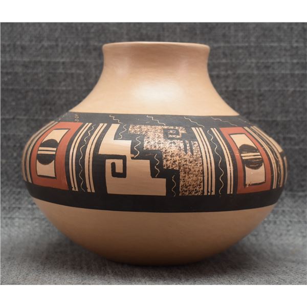 HOPI POTTERY VASE (FAWN GARCIA NAVASIE)