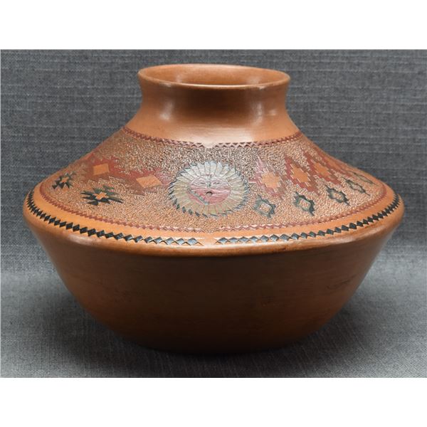 NAVAJO  POTTERY JAR (LORRAINE WILLIAMS)