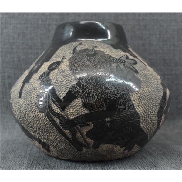 SANTA CLARA POTTERY VASE ( DAN TAFOYA)