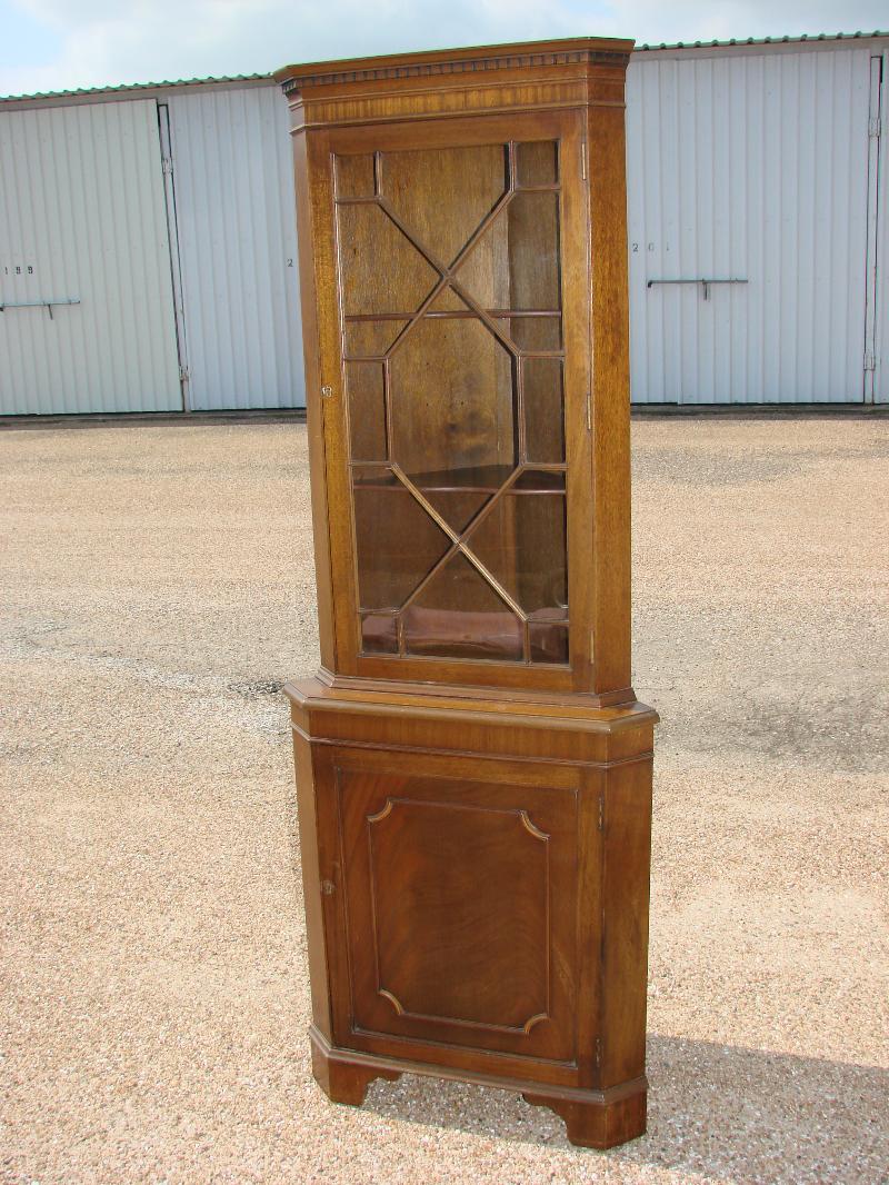 Corner Breakfront Curio w/Key