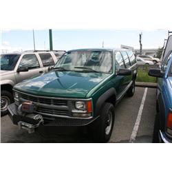 1999 CHEV SUBURBAN 4DR SUV GREEN G Odom: 155007 Vin: 1GNGK26