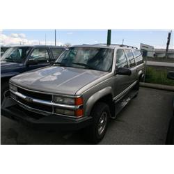 1999 CHEV SUBURBAN 4DR S.U.V GOLD G Odom: 93303 Vin: 1GNGK26