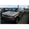 Image 1 : 1999 CHEV SUBURBAN 4DR S.U.V GOLD G Odom: 93303 Vin: 1GNGK26
