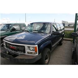 1996 GMC SUBURBAN 4DR S.U.V BLUE G Odom: 105302 Vin: 1GKGK26