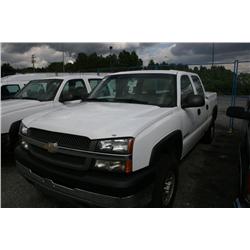 2004 CHEV SILVERADO CREW CAB PU WHITE G Odom: 153565 Vin: 1G
