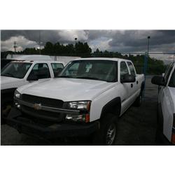 2003 CHEV SILVERADO CREW CAB PU WHITE G Odom: 136127 Vin: 1G