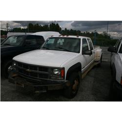 2000 CHEV 3500 CREWCAB WHITE G Odom: 120132 Vin: 1GCHK33J8YF