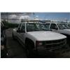 Image 2 : 2000 CHEV 3500 CREWCAB WHITE G Odom: 120132 Vin: 1GCHK33J8YF