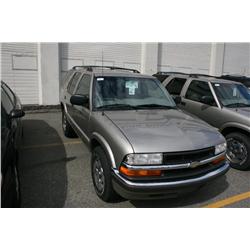 2001 CHEV BLAZER 4DR S.U.V GOLD G Odom: 131626 Vin: 1GNDT13W