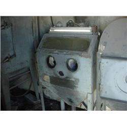 Glass blast cabinet