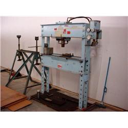 Hydraulic press (150 ton)