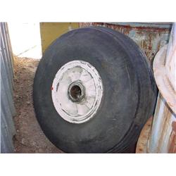 2 tires, 1 rim for Super DC-3