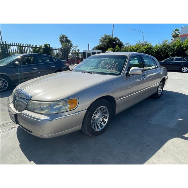 LINC TOWN CAR 2001 T-DONATION