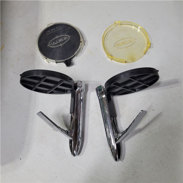 2 Lee Hand Primers for 1 Large & 1 Small Rifle Primers