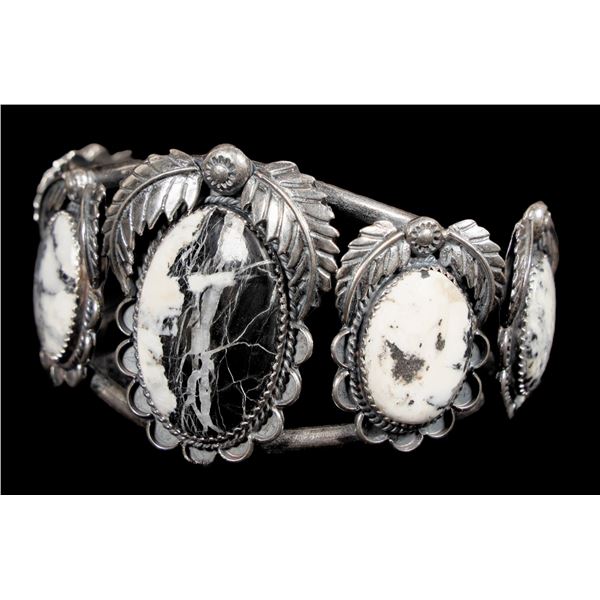 White Buffalo Bracelet [200067]
