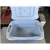 Image 2 : RUBBERMAID COOLER