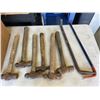 Image 2 : ASSORTED HAMMERS AND PRY BARS