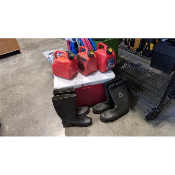 COLEMAN COOLER, TWO PAIRS OF SIZE 11 GUM BOOTS AND 3 SMALL GAS CANS