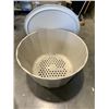 Image 2 : IKEA LAGASKAR METAL OUTDOOR COFFEE TABLE WITH STORAGE