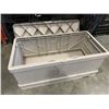 Image 2 : SUN CAST PLASTIC STORAGE